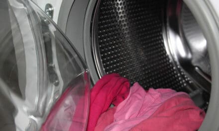 Čím a jak efektivně vyčistit pračku?