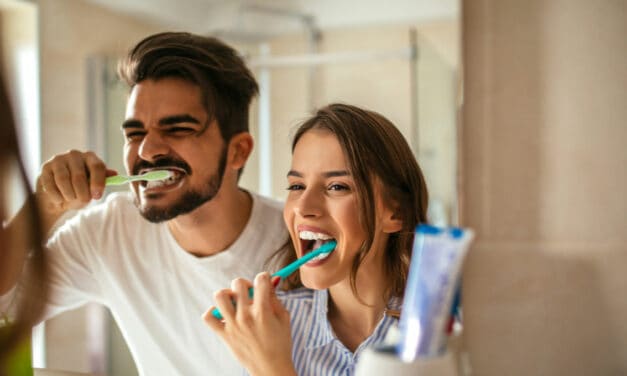 Jak si správně čistit zuby aneb kartáček nestačí