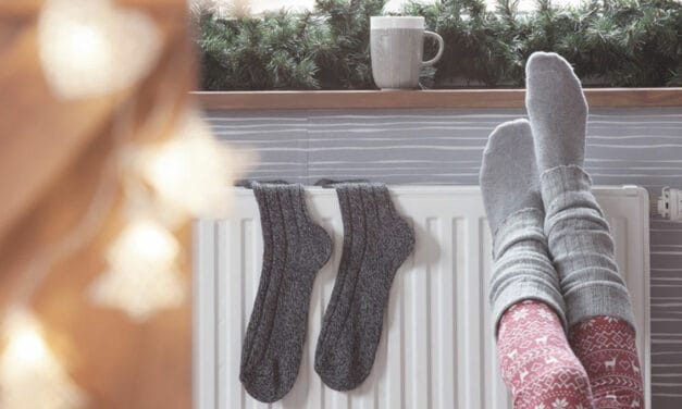 Teplovzdušný ventilátor je levný a bezpečný způsob, jak si doma přitopit