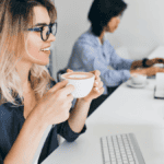 Bdělost v šálku: Jak káva ovlivňuje vaši produktivitu?