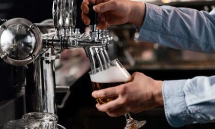 Víte, jak vypadá šnyt, hladinka nebo mlíko a jak správně pivo načepovat?