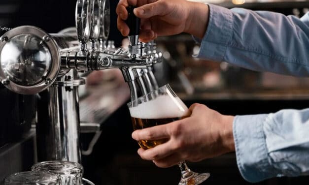 Víte, jak vypadá šnyt, hladinka nebo mlíko a jak správně pivo načepovat?
