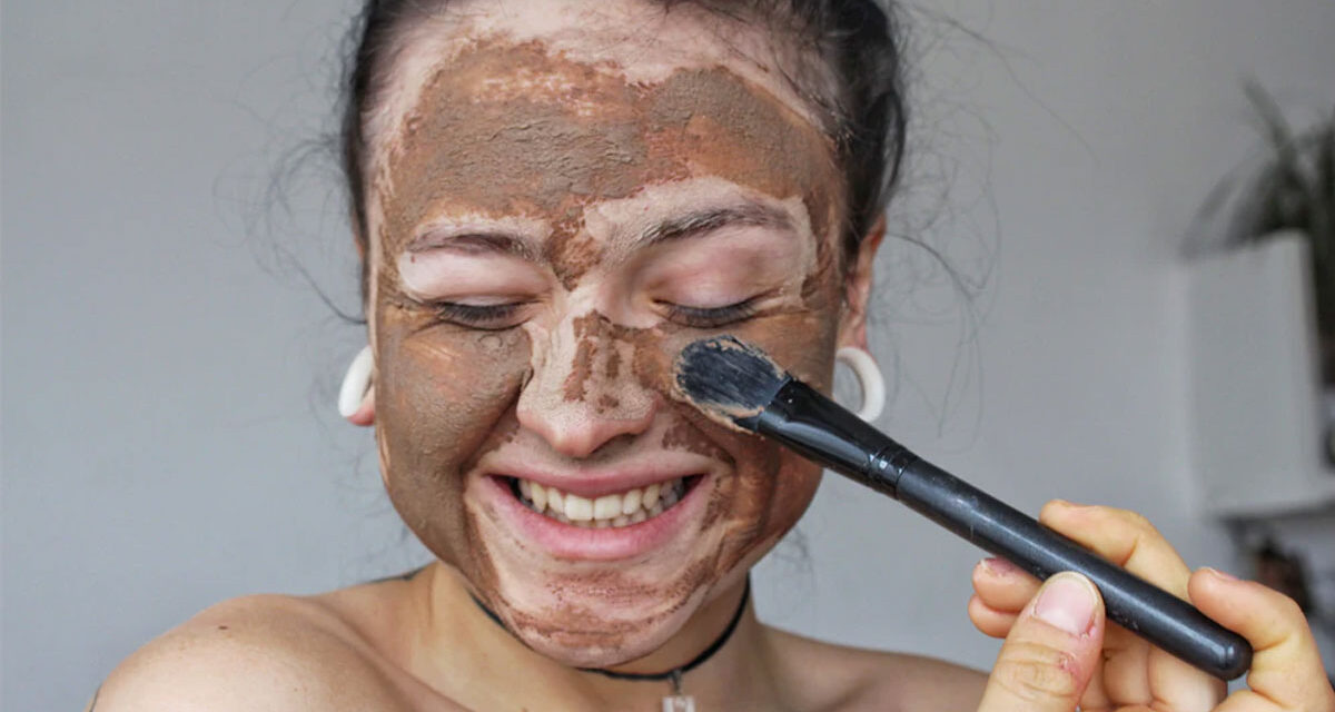 Peeling od hlavy až k patě: Proč ho zařadit do péče o pleť i tělo?